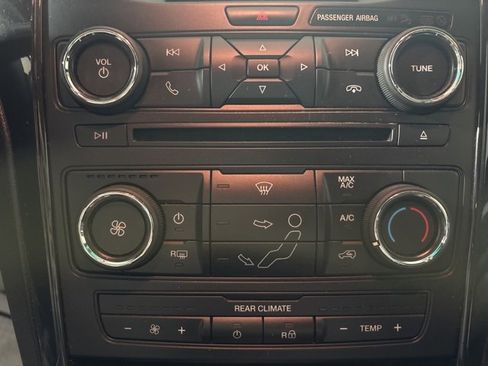 Used 2016 Ford Explorer XLT image 41