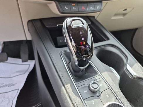 Certified 2023 Cadillac XT4 Luxury w/ Cold Weather Package FWD image 16