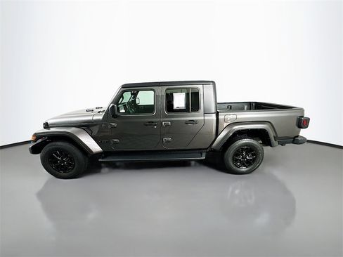 Used 2022 Jeep Gladiator Sport image 4