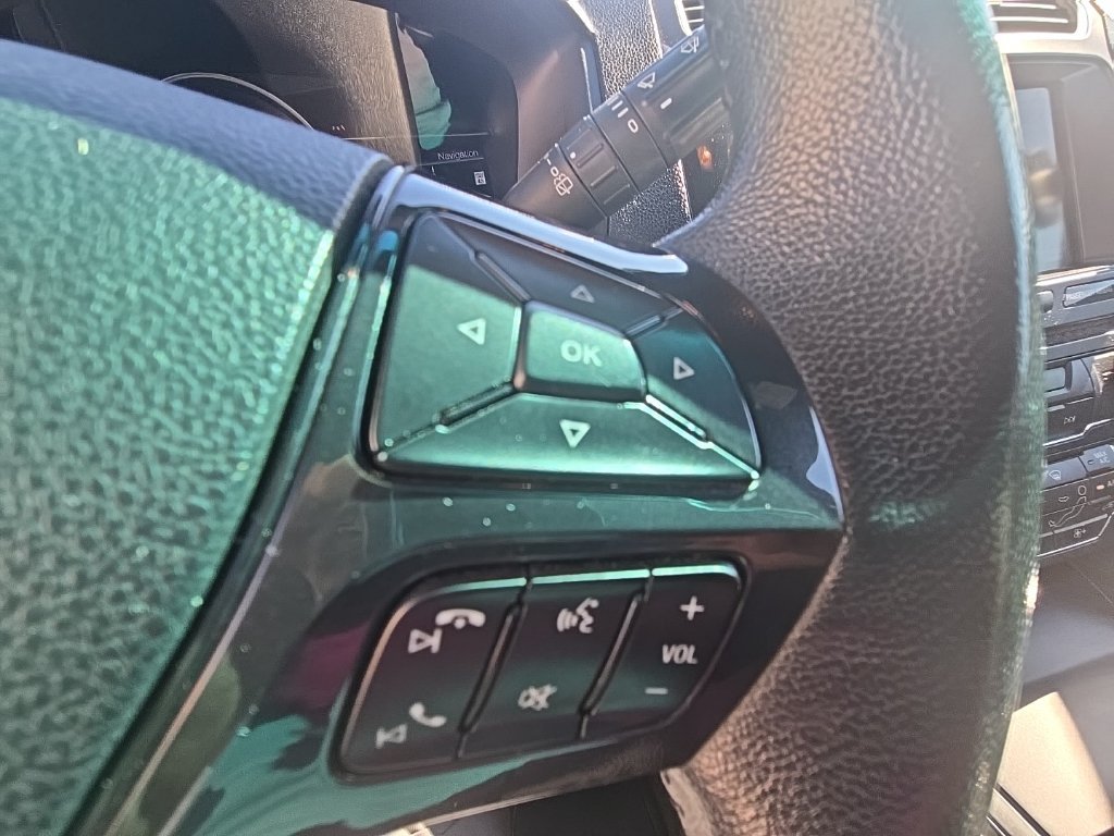 Used 2016 Ford Explorer XLT w/ Equipment Group 202A AWD/4WD image 17