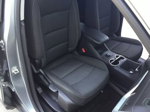 Used 2024 GMC Terrain SLE image 25