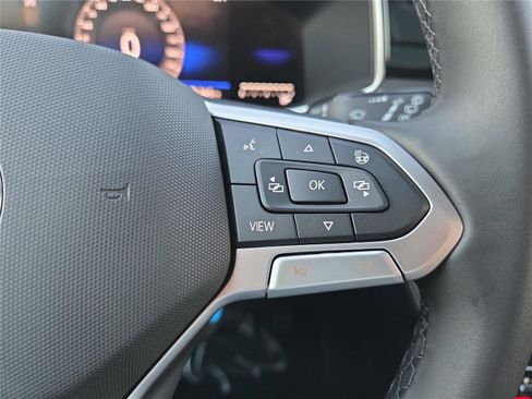 New 2026 Volkswagen Taos SE image 16