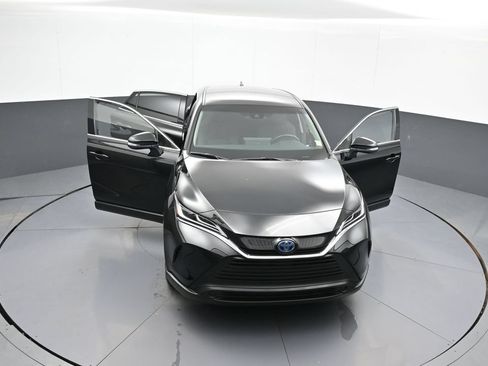 Used 2024 Toyota Venza LE AWD/4WD image 45