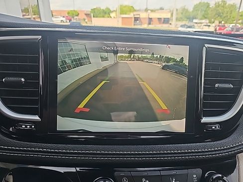 Used 2024 Chrysler Pacifica Limited FWD image 18