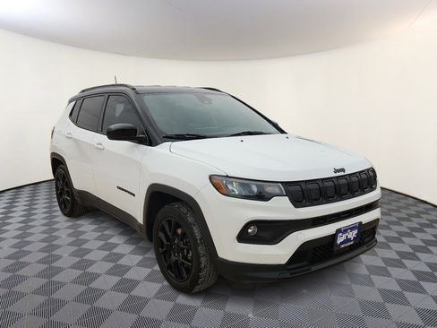 Used 2022 Jeep Compass Latitude image 6