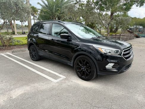 Used 2018 Ford Escape SE w/ SE Sport Appearance Package FWD image 5