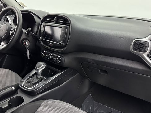 Used 2023 Kia Soul LX w/ LX Technology Package image 32