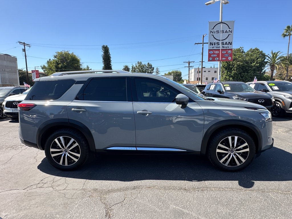 Used 2023 Nissan Pathfinder Platinum AWD/4WD image 9
