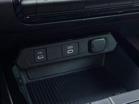 New 2025 Toyota Prius XLE image 26