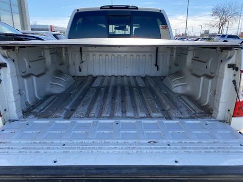 Used 2021 Nissan Titan SV w/ SV Convenience Package image 4