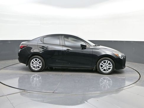 Used 2017 Toyota Yaris iA image 24