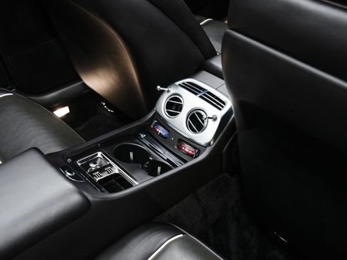 Used 2017 Rolls-Royce Dawn image 23