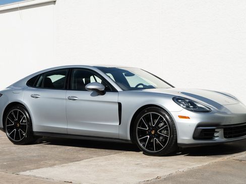 Used 2018 Porsche Panamera 4S image 7