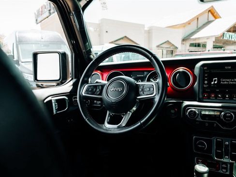 Used 2021 Jeep Wrangler Unlimited Rubicon AWD/4WD image 24