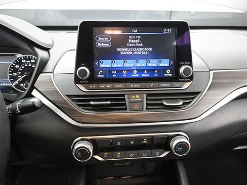 Used 2024 Nissan Altima 2.5 SV image 11