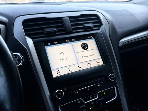 Used 2017 Ford Fusion SE w/ Equipment Group 602A image 36