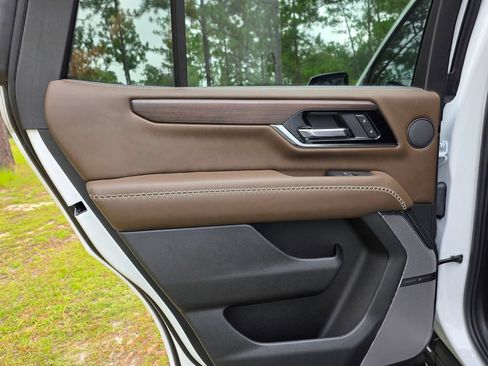 New 2026 GMC Yukon Denali Ultimate w/ LPO, Floor Liner Package AWD/4WD image 18