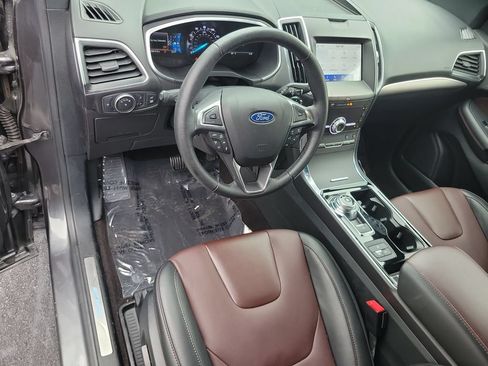 Used 2020 Ford Edge Titanium w/ Equipment Group 301A FWD image 16