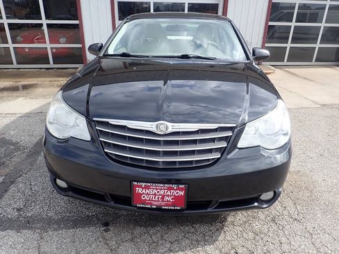 Used 2010 Chrysler Sebring Limited w/ Electronics Convenience Group FWD image 3