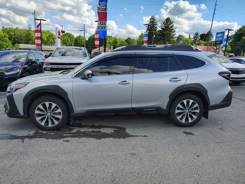 Used 2025 Subaru Outback Touring AWD/4WD image 8