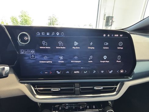 Used 2025 Chevrolet Equinox EV LT FWD image 14