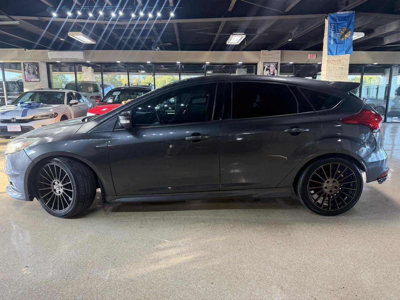 Used 2017 Ford Focus ST FWD image 4