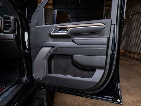 Used 2025 Chevrolet Silverado 2500 High Country w/ High Country Premium Package image 37