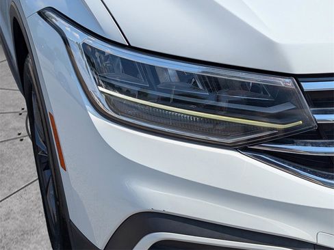 Used 2022 Volkswagen Tiguan SE image 9