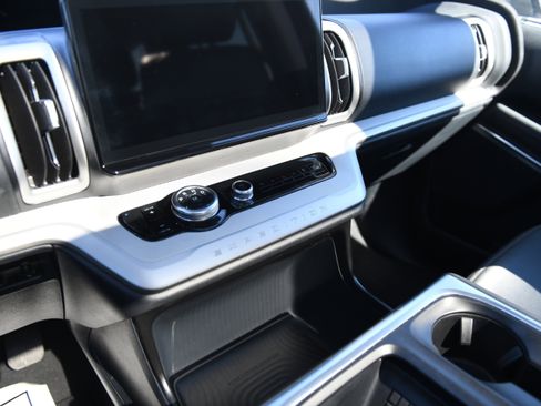 Used 2025 Ford Expedition Active image 19