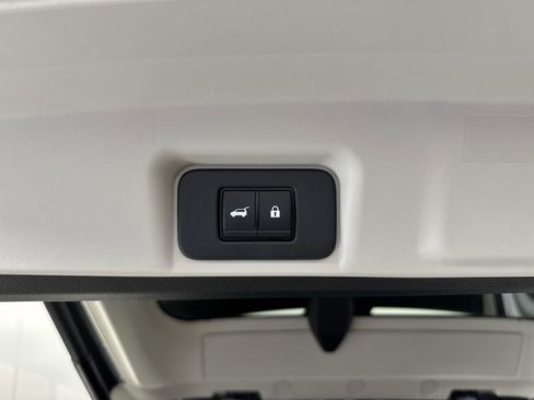 New 2025 Nissan Ariya Platinum image 35