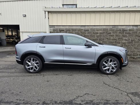 New 2026 Cadillac Optiq Luxury 2 image 9