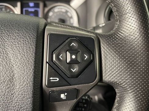 Used 2016 Toyota Tacoma SR5 w/ SR5 Appearance Package (SN) image 10