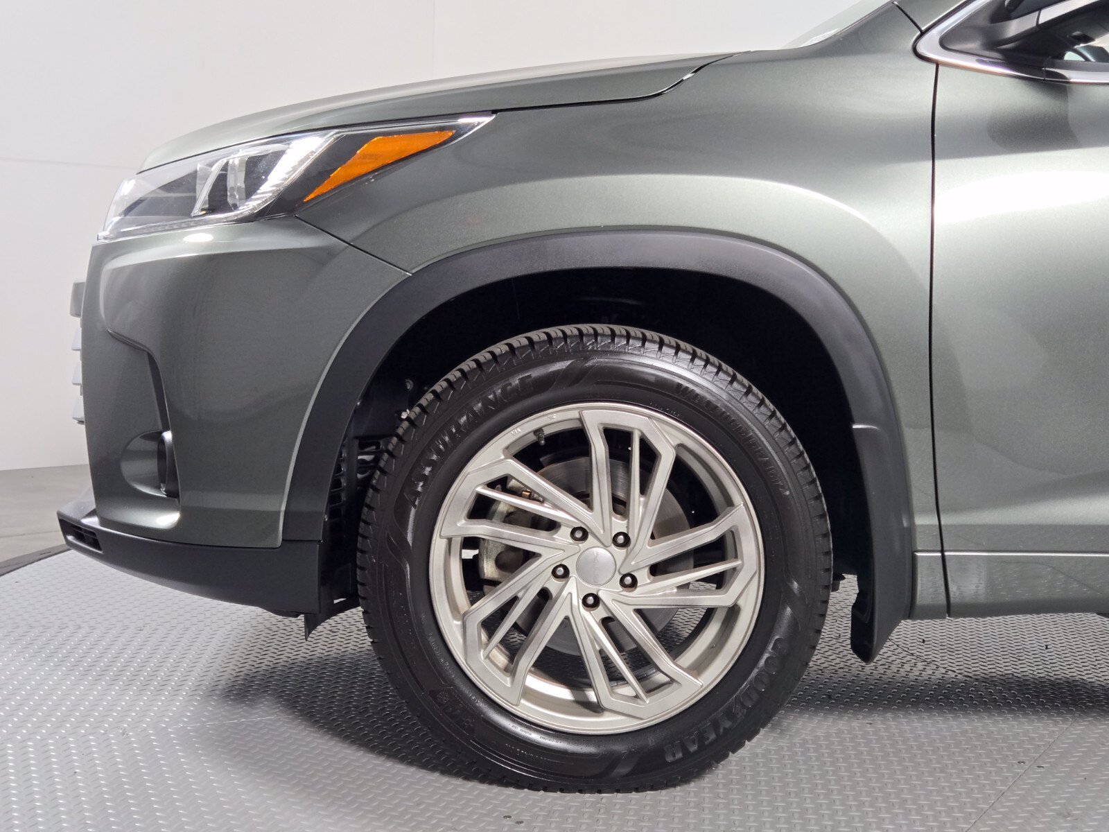 Used 2018 Toyota Highlander Limited AWD/4WD image 9