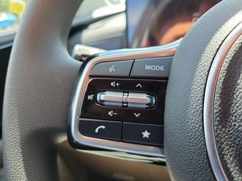 New 2026 Kia Carnival LX FWD image 17