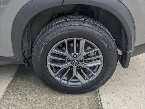 Used 2023 Nissan Rogue S image 13