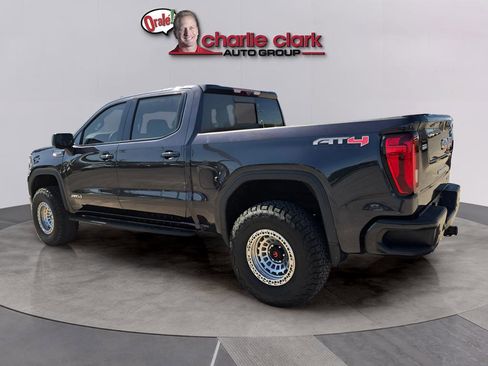 Used 2024 GMC Sierra 1500 AT4 w/ Technology Package AWD/4WD image 4