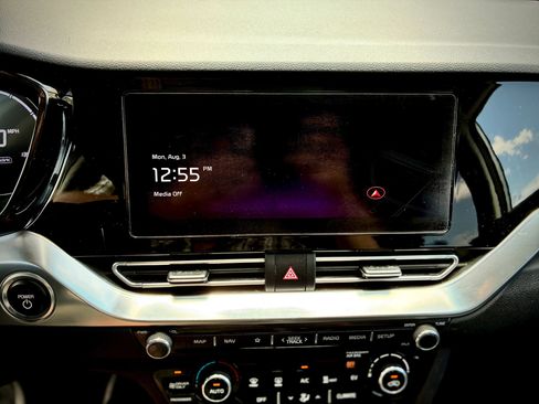 Used 2022 Kia Niro EX Premium FWD image 49