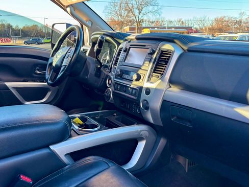 Used 2018 Nissan Titan PRO-4X w/ Pro-4x Convenience Package image 11