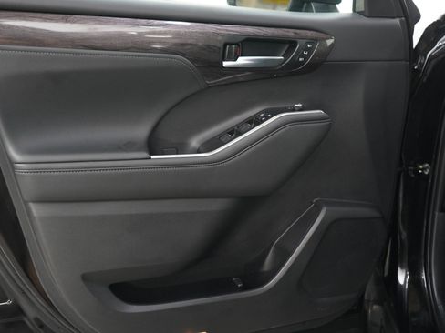 Used 2026 Toyota Highlander Platinum AWD/4WD image 20
