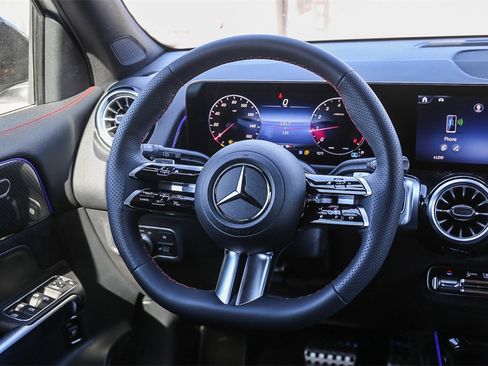 Used 2024 Mercedes-Benz GLB 250 4MATIC image 15