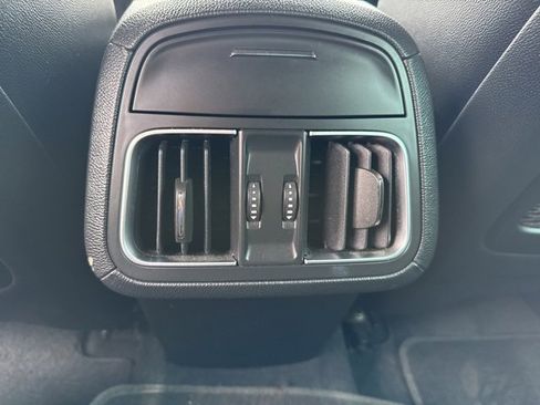 Used 2018 Maserati Levante image 22