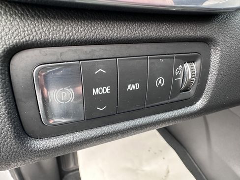 Used 2025 GMC Acadia Elevation image 19