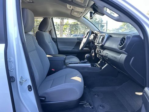 Used 2022 Toyota Tacoma SR5 w/ Technology Package RWD image 9