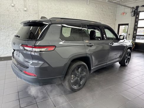 Used 2023 Jeep Grand Cherokee L Limited w/ Black Appearance Package image 8