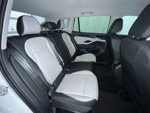 Certified 2025 Volkswagen Tiguan SE image 27