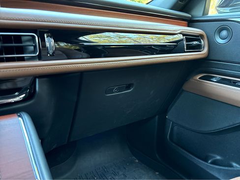 Used 2023 Lincoln Aviator Reserve w/ Equipment Group 201A image 25