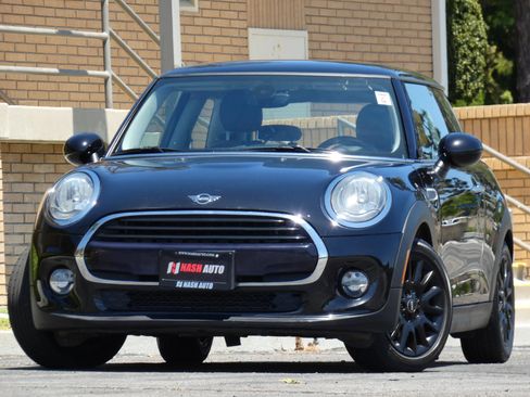Used 2018 MINI Cooper 2-Door Hardtop FWD image 4