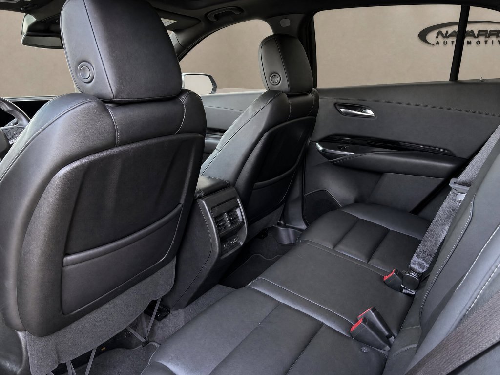 Used 2024 Cadillac XT4 Luxury w/ Cold Weather Package FWD image 15