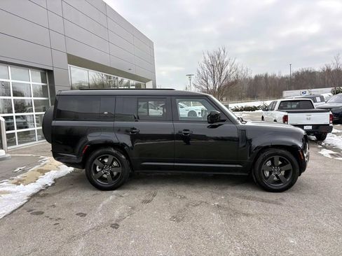 Used 2023 Land Rover Defender 130 X-Dynamic SE image 4