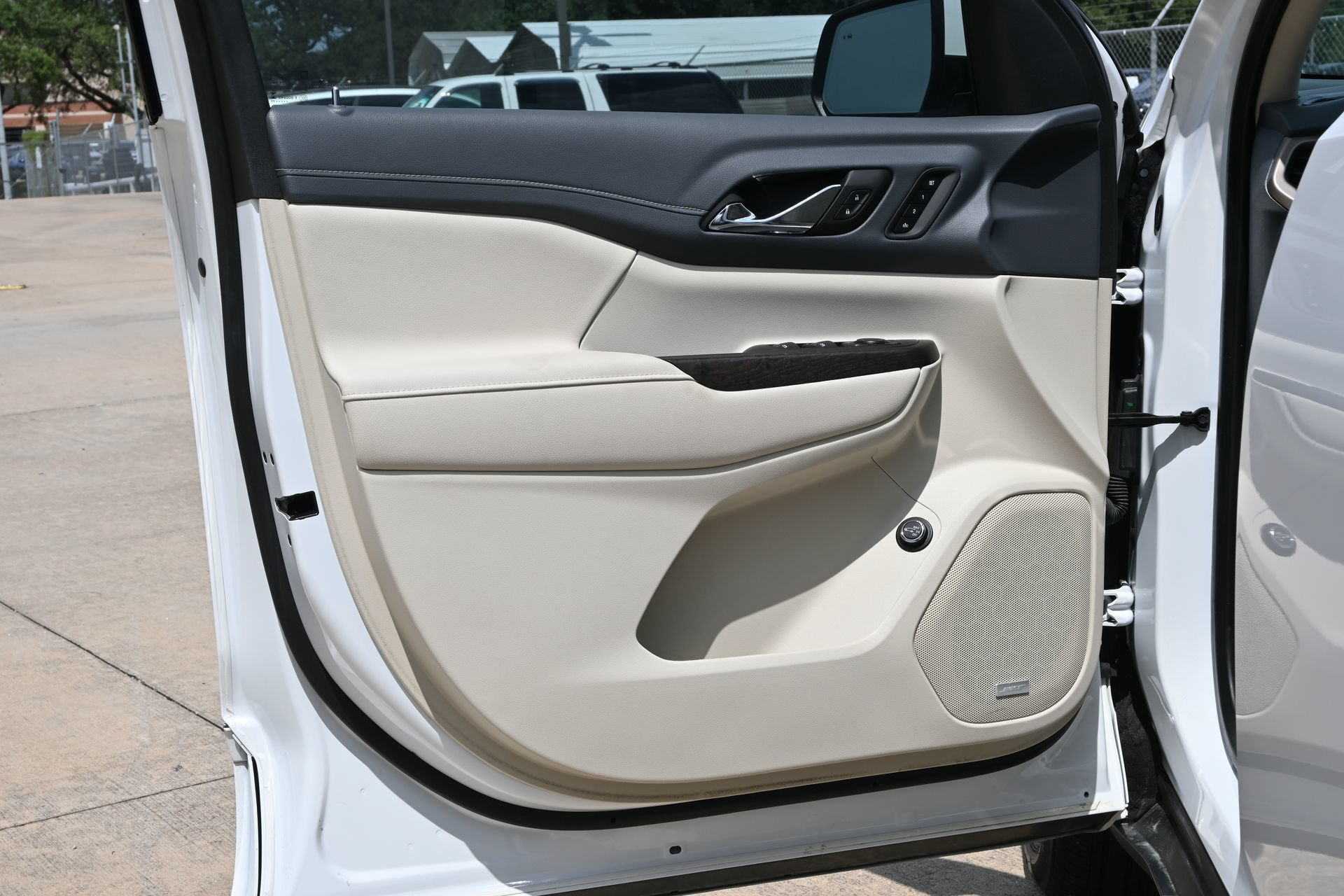 Used 2023 GMC Acadia Denali AWD/4WD image 19